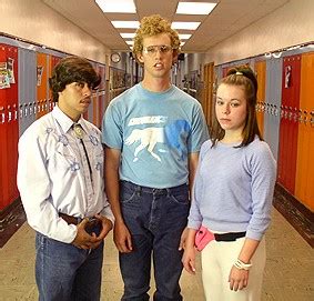 Napoleon Dynamite – Ein Film über seltsame Tanzbewegungen und die Kunst des Hähnchenjagdens!